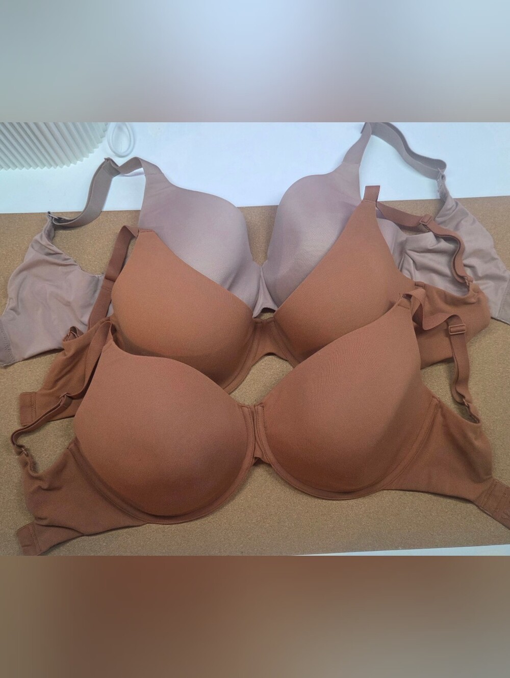 Skims Molded T-Shirt Bra - Nude and Taupe
